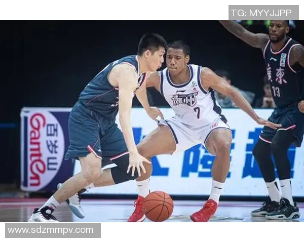 任骏飞在篮球赛场的崛起与挑战展现了中国篮球新生代的无限潜力与希望